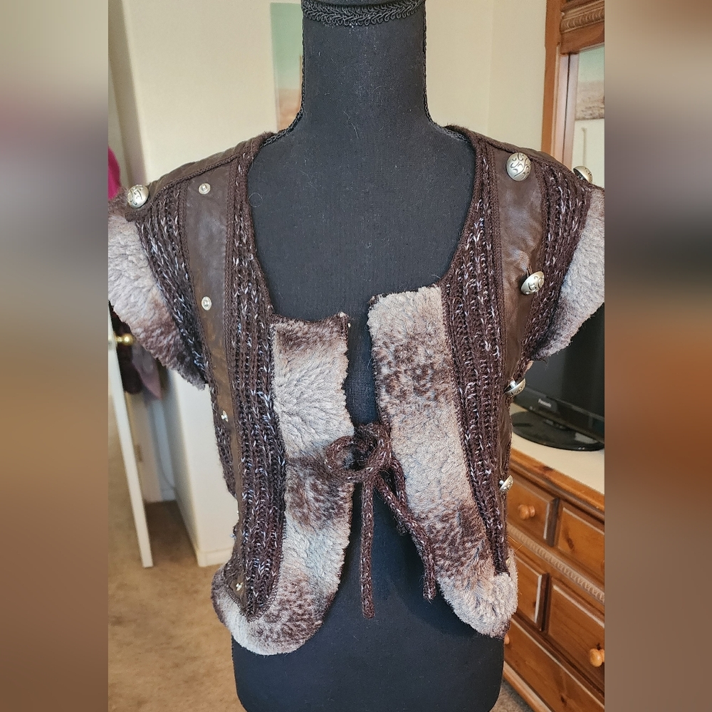 Vintage yarn and wool vest Haiying snider